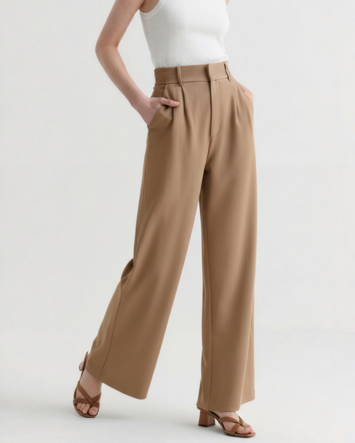 Women's Pleated Wide-Leg Trousers With Belt Loops - Brown