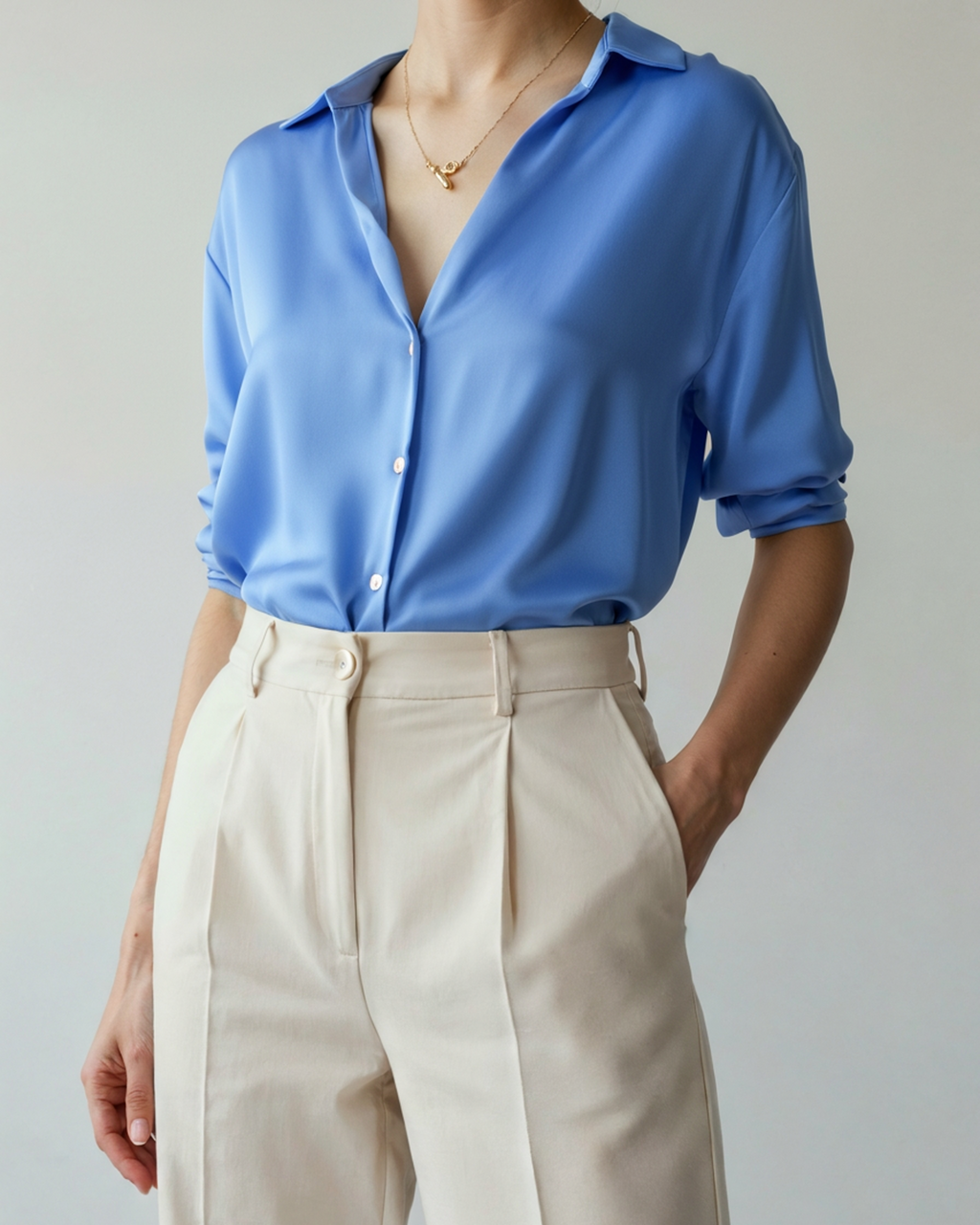 Women's Pointed-Collar Shirt With Curved Hem And Cuffs - Light Blue